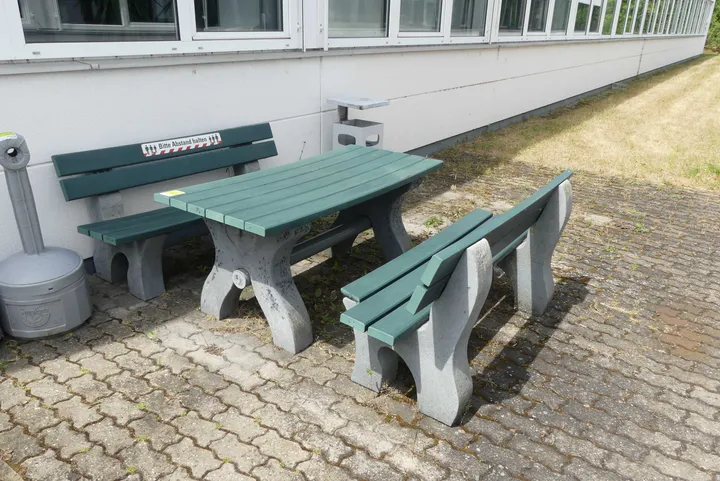 2x Parkbänke mit Tisch Tischmaße in cm ca. 160 x 73 x 72